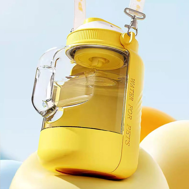 Water & Food Integrated Pet Travel Bottle: Leak-Proof Seal, Large Capacity, Heat-Resistant